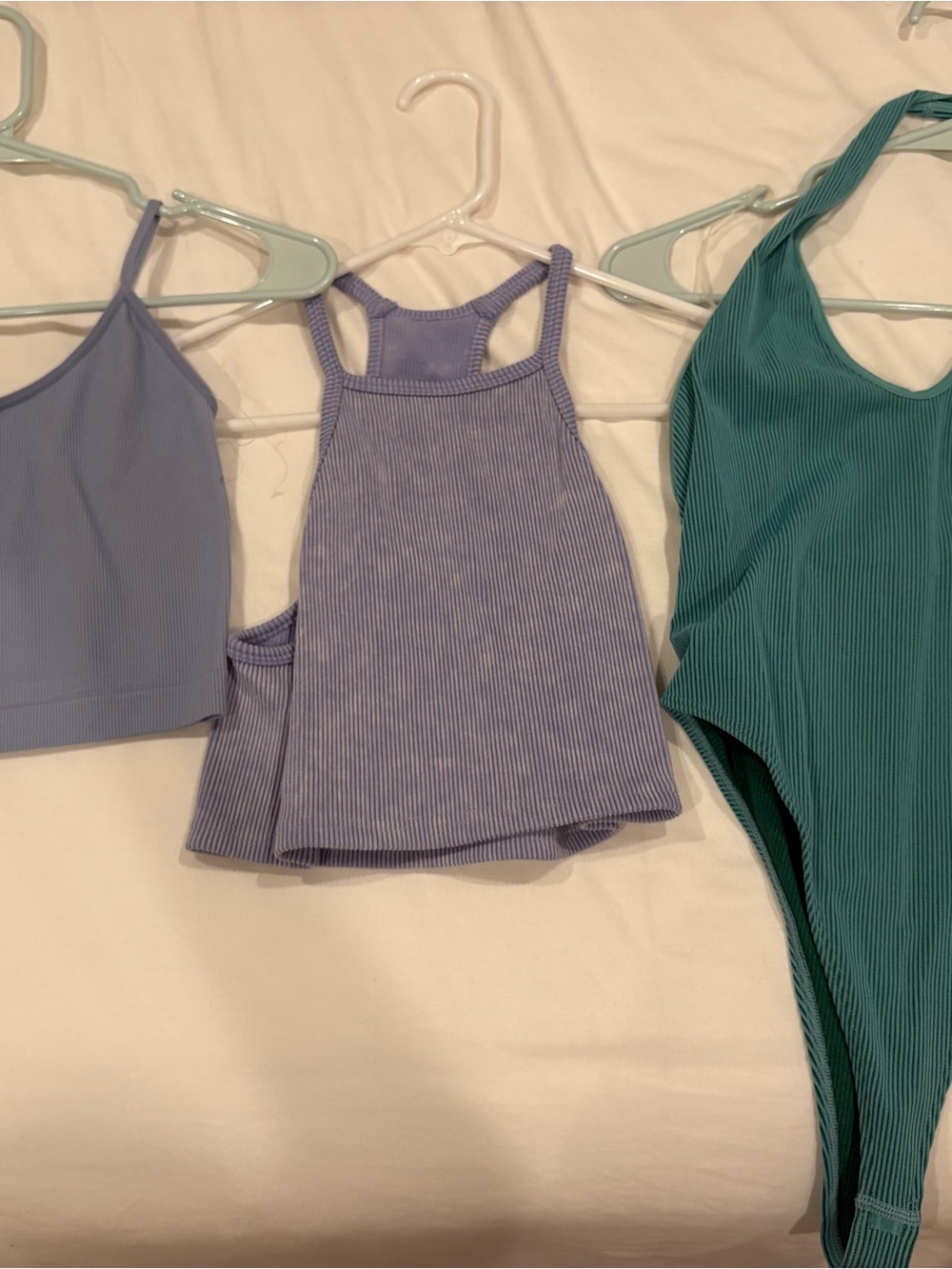 Qty 3 tops!!